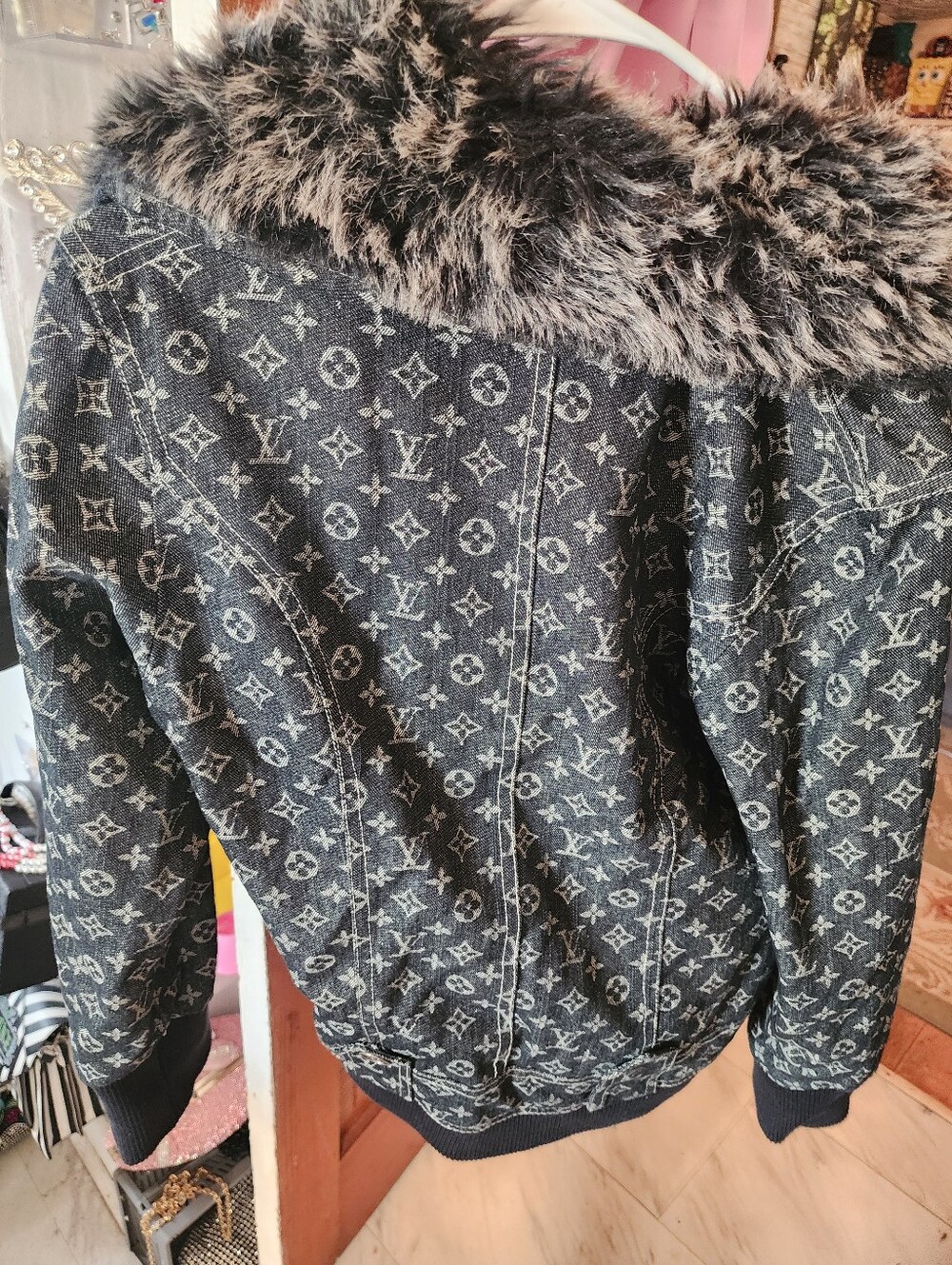 Louis Vuitton Jean Jack With Fur - Picture 2 of 3